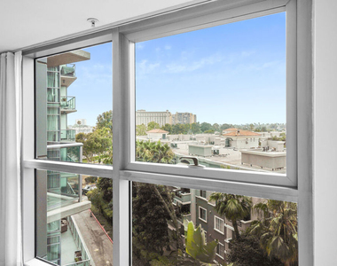 13700 Marina Pointe Drive - Photo Thumbnail 10