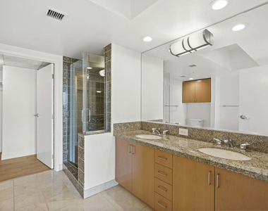 13700 Marina Pointe Drive - Photo Thumbnail 11