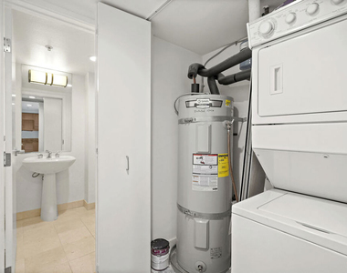 13700 Marina Pointe Drive - Photo Thumbnail 14