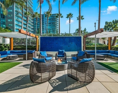 13700 Marina Pointe Drive - Photo Thumbnail 36