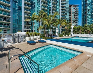 13700 Marina Pointe Drive - Photo Thumbnail 48
