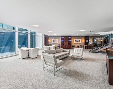 13700 Marina Pointe Drive - Photo Thumbnail 19