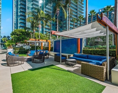 13700 Marina Pointe Drive - Photo Thumbnail 37