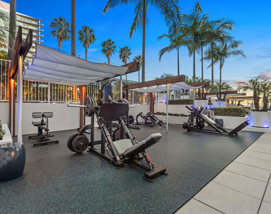 13700 Marina Pointe Drive - Photo Thumbnail 32