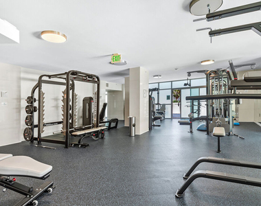 13700 Marina Pointe Drive - Photo Thumbnail 28