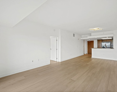 13700 Marina Pointe Drive - Photo Thumbnail 5