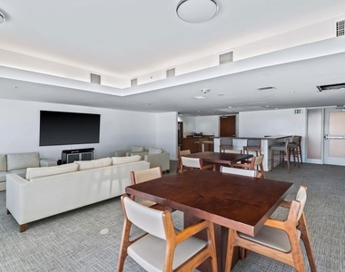 13700 Marina Pointe Drive - Photo Thumbnail 25