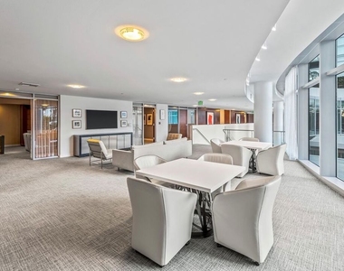 13700 Marina Pointe Drive - Photo Thumbnail 20