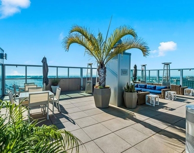 13700 Marina Pointe Drive - Photo Thumbnail 50
