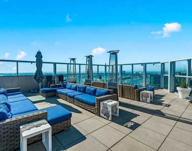 13700 Marina Pointe Drive - Photo Thumbnail 51
