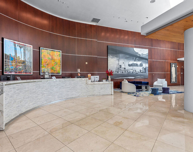 13700 Marina Pointe Drive - Photo Thumbnail 16