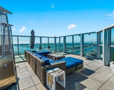 13700 Marina Pointe Drive - Photo Thumbnail 52