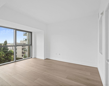 13700 Marina Pointe Drive - Photo Thumbnail 9