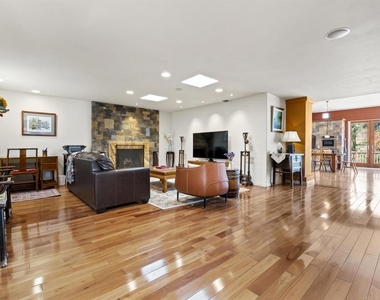 1015 W Via Rancho - Photo Thumbnail 2