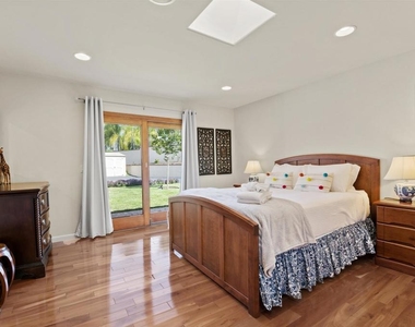 1015 W Via Rancho - Photo Thumbnail 8