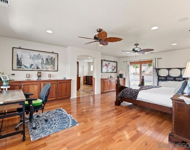1015 W Via Rancho - Photo Thumbnail 6