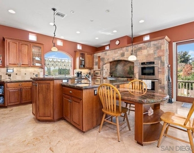 1015 W Via Rancho - Photo Thumbnail 4