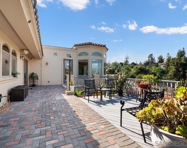 1015 W Via Rancho - Photo Thumbnail 11
