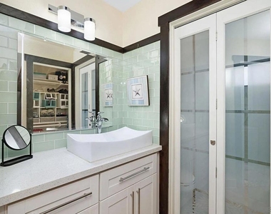 213 Elm Avenue - Photo Thumbnail 8