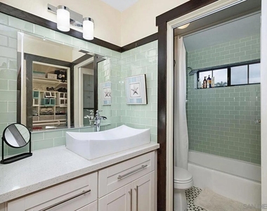 213 Elm Avenue - Photo Thumbnail 7