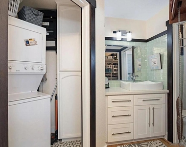 213 Elm Avenue - Photo Thumbnail 10