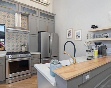 213 Elm Avenue - Photo Thumbnail 4