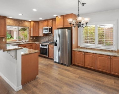 2814 Luciernaga St - Photo Thumbnail 5