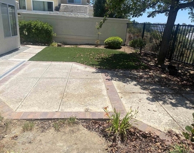 10754 Glendover Ln - Photo Thumbnail 49