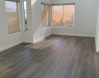 10754 Glendover Ln - Photo Thumbnail 5