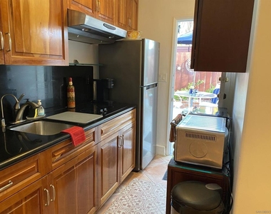 2921 Renault St - Photo Thumbnail 8