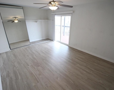 2212 Edinburg Ave, - Photo Thumbnail 24