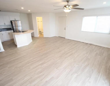 2212 Edinburg Ave, - Photo Thumbnail 17