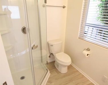 2212 Edinburg Ave, - Photo Thumbnail 14