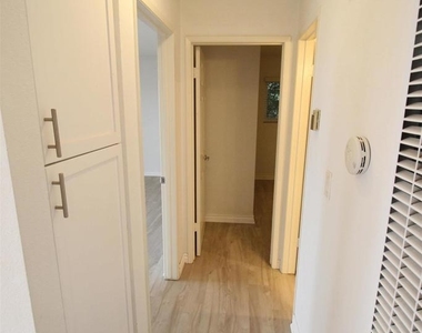 2212 Edinburg Ave, - Photo Thumbnail 18