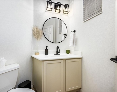 82223 Travolta Avenue - Photo Thumbnail 12