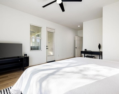 82223 Travolta Avenue - Photo Thumbnail 7