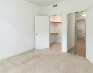 1333 Powell Street - Photo Thumbnail 40
