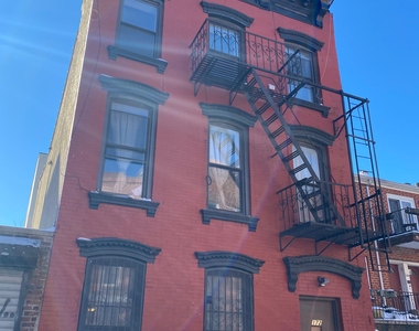 Huntington Street - Photo Thumbnail 10