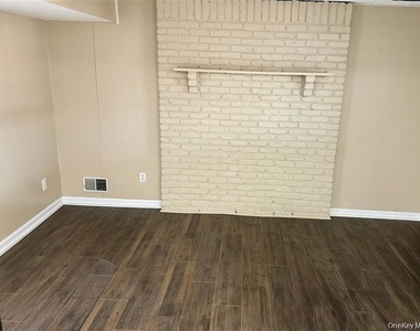 109 Harrisburg Street - Photo Thumbnail 1