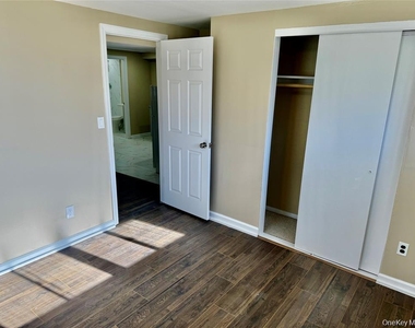 109 Harrisburg Street - Photo Thumbnail 3