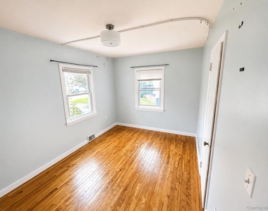 17 Greenview Avenue - Photo Thumbnail 6
