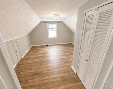 17 Greenview Avenue - Photo Thumbnail 13
