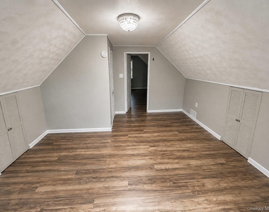 17 Greenview Avenue - Photo Thumbnail 14