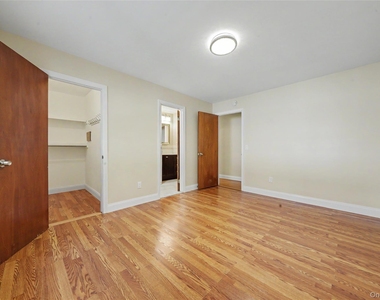 46 Homewood Avenue - Photo Thumbnail 5