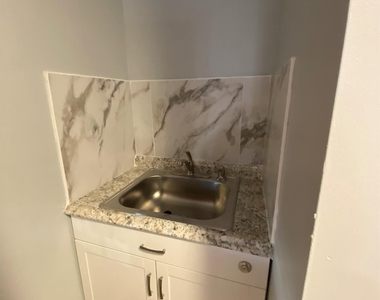 16 Frank Avenue - Photo Thumbnail 5