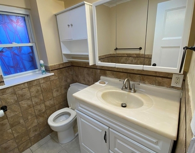 16 Frank Avenue - Photo Thumbnail 7