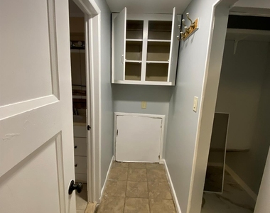 16 Frank Avenue - Photo Thumbnail 9