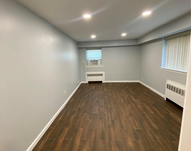 16 Frank Avenue - Photo Thumbnail 3