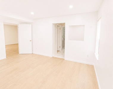 803 Lenox Road - Photo Thumbnail 9