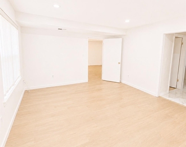 803 Lenox Road - Photo Thumbnail 12